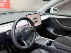 Tesla Model Y Rear-Wheel Drive - ფოტო 4