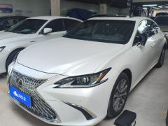Lexus ES 200 CVT Elite Edition - photo 1