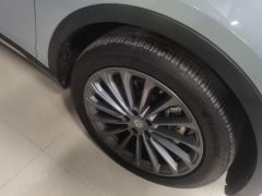 Leapmotor C11 EREV 300 Exclusive Edition - ფოტო 6
