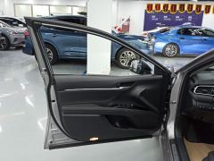 Toyota Camry 2.0G Luxury Edition - photo 12