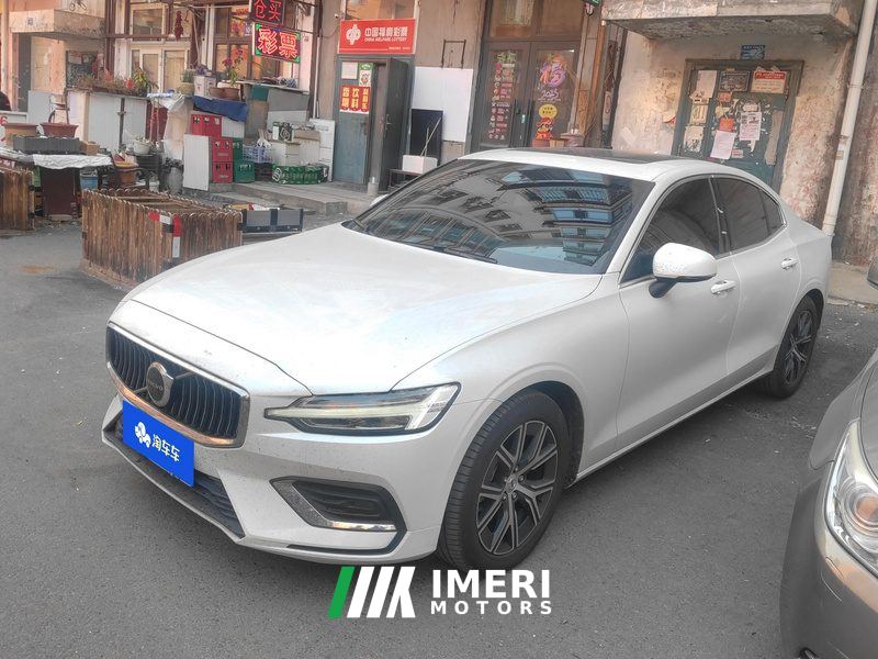 Volvo S60 B4 Intelligent Luxury Edition - автомобиль из Китая