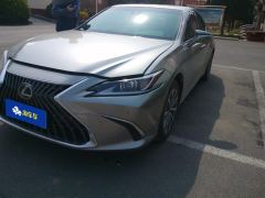 Lexus ES 200 Excellence Edition - фото 1