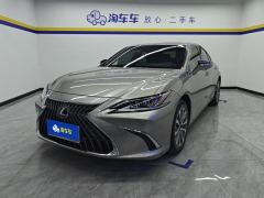 Lexus ES 300h Excellence Edition - фото 1