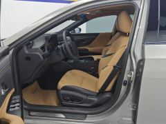 Lexus ES 300h Excellence Edition - фото 14