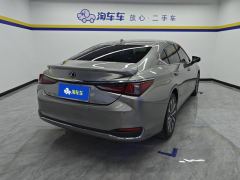 Lexus ES 300h Excellence Edition - фото 2