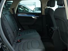 Volkswagen Touareg 3.0T Premium Obsidian Black Sports Suit - photo 11