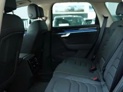 Volkswagen Touareg 3.0T Premium Obsidian Black Sports Suit - photo 12