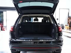 Volkswagen Touareg 3.0T Premium Obsidian Black Sports Suit - photo 13