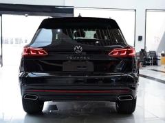 Volkswagen Touareg 3.0T Premium Obsidian Black Sports Suit - photo 17
