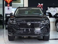 Volkswagen Touareg 3.0T Premium Obsidian Black Sports Suit - photo 2