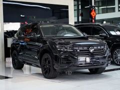 Volkswagen Touareg 3.0T Premium Obsidian Black Sports Suit - photo 3