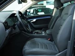 Volkswagen Touareg 3.0T Premium Obsidian Black Sports Suit - photo 5