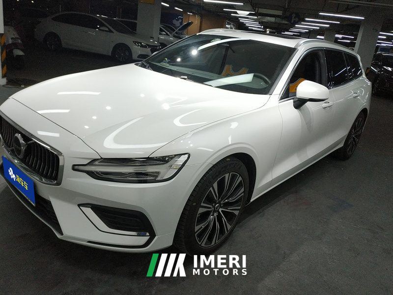 Volvo V60 B5 Luxury Edition - car from China