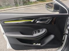 Roewe i5 1.5L CVT Black Gold Edition - ფოტო 12