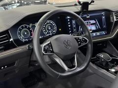 Volkswagen Touareg 3.0T Premium Obsidian Black Sports Suit - photo 10