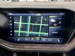 Volkswagen Touareg 3.0T Premium Obsidian Black Sports Suit - photo 13