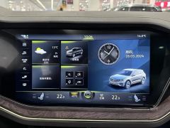 Volkswagen Touareg 3.0T Premium Obsidian Black Sports Suit - photo 14