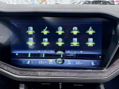 Volkswagen Touareg 3.0T Premium Obsidian Black Sports Suit - photo 16