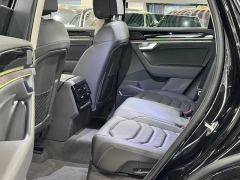 Volkswagen Touareg 3.0T Premium Obsidian Black Sports Suit - photo 20