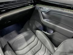 Volkswagen Touareg 3.0T Premium Obsidian Black Sports Suit - photo 4