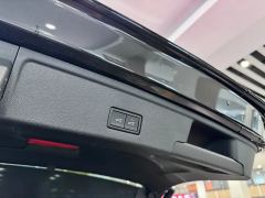 Volkswagen Touareg 3.0T Premium Obsidian Black Sports Suit - photo 5
