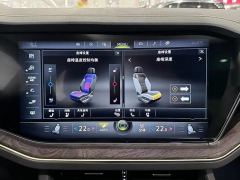 Volkswagen Touareg 3.0T Premium Obsidian Black Sports Suit - photo 6