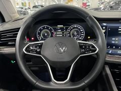 Volkswagen Touareg 3.0T Premium Obsidian Black Sports Suit - photo 7