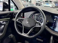 Volkswagen Touareg 3.0T Premium Obsidian Black Sports Suit - photo 8