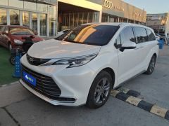 Toyota Sienna Dual-Engine 2.5L 4WD Prestige Edition - photo 1