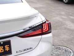 Lexus ES 300h Premium Edition - photo 7