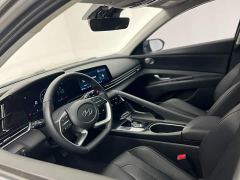 Hyundai Elantra 1.5L CVT Luxury - ფოტო 14