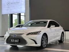 Lexus ES 200 Premium Edition - ფოტო 1
