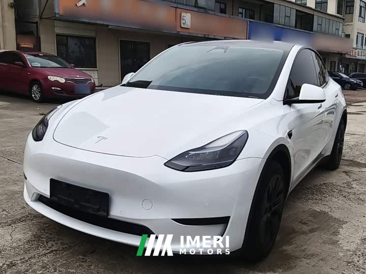 Tesla Model Y Rear-Wheel Drive