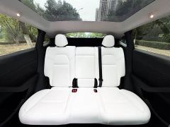 Tesla Model Y Rear-Wheel Drive - ფოტო 17