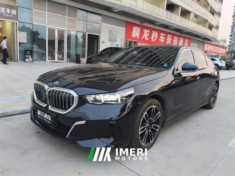 2025 BMW 5 Series 525Li M Sport Package