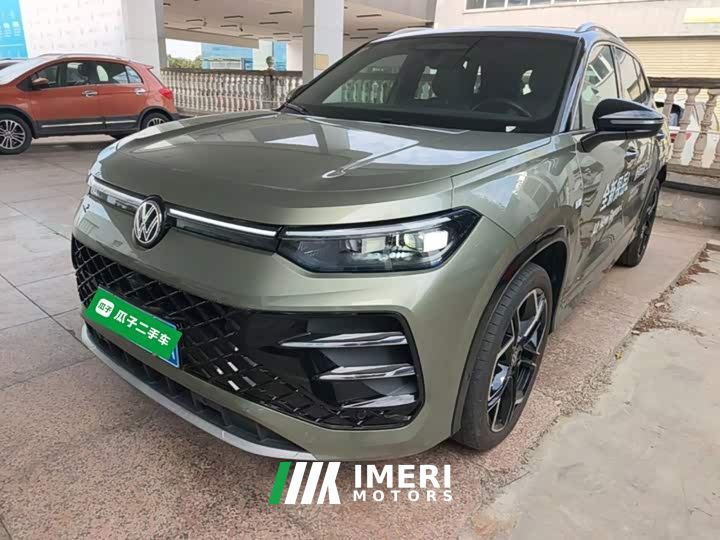 Volkswagen Taos L 380TSI AWD Luxury Easy Package