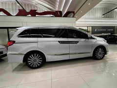 Honda Odyssey 2.0L e:HEV Luxury - фото 3