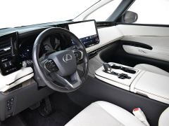 Lexus LM 500h Six-Seat Premium Edition - photo 7