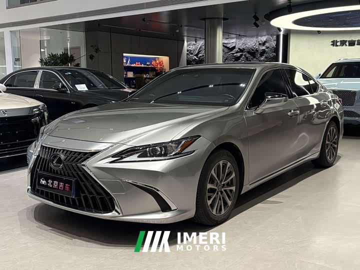 Lexus ES 300h Excellence Edition - ავტომობილი ჩინეთიდან