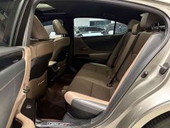 Lexus ES 300h Excellence Edition - ფოტო 10
