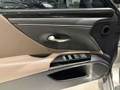 Lexus ES 300h Excellence Edition - ფოტო 14