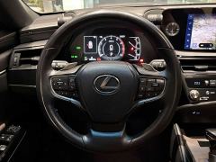 Lexus ES 300h Excellence Edition - ფოტო 16