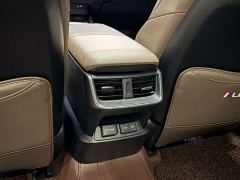Lexus ES 300h Excellence Edition - ფოტო 17
