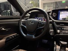Lexus ES 300h Excellence Edition - ფოტო 18