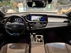 Lexus ES 300h Excellence Edition - ფოტო 19