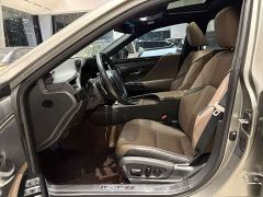 Lexus ES 300h Excellence Edition - ფოტო 9
