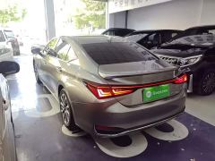 Lexus ES 300h Premium Edition - ფოტო 4