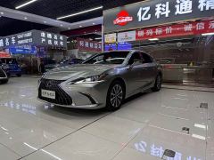 Lexus ES 260 Excellence Edition - ფოტო 1