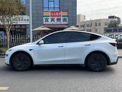 Tesla Model Y Rear-Wheel Drive - ფოტო 3