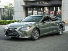 Lexus ES 200 Excellence Edition - ფოტო 1